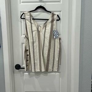 Side button linen top